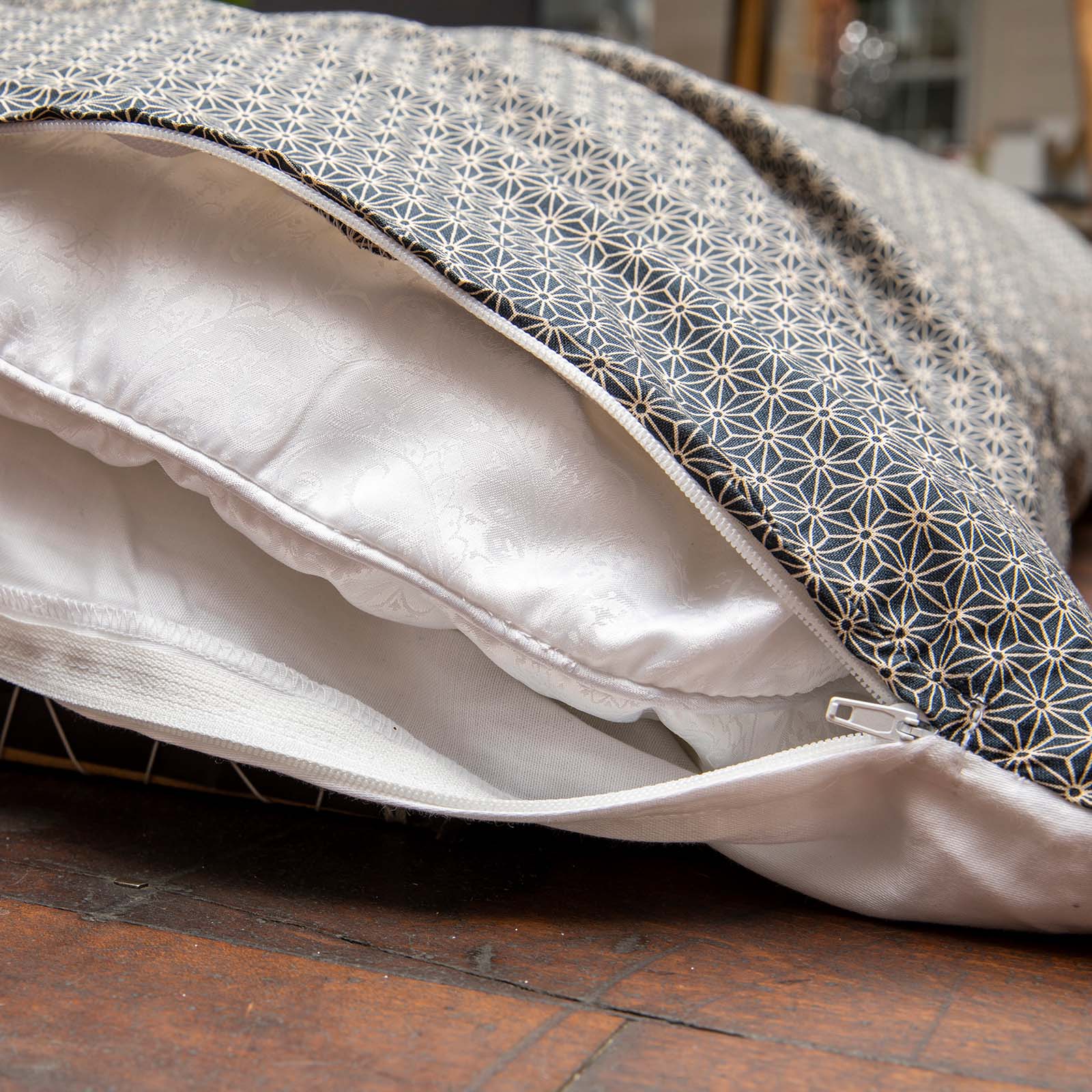 J-Life Asa No Ha Black Custom Kakefuton with Removable Cover - Image 10