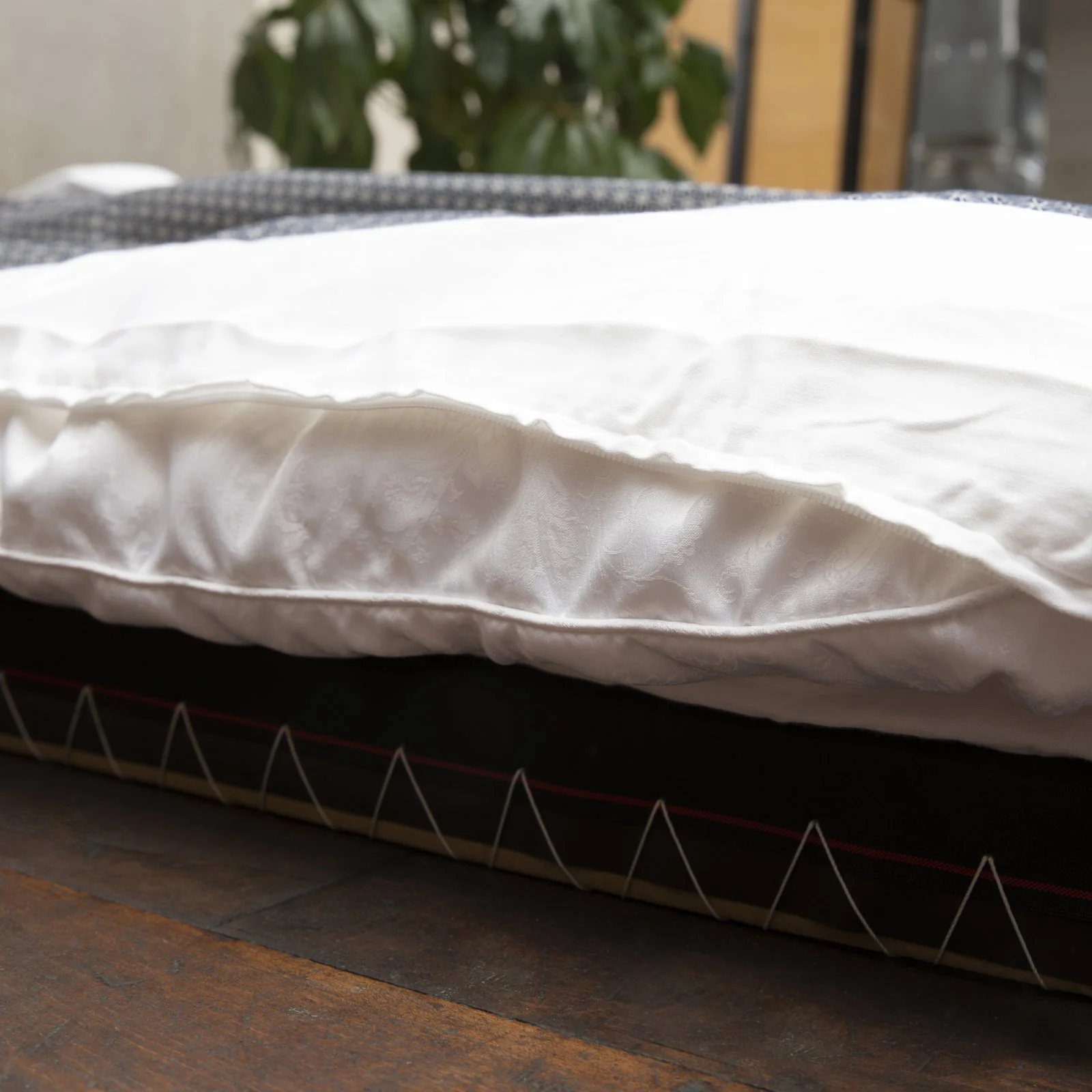 J-Life Asa No Ha Black Custom Kakefuton with Removable Cover - Image 17