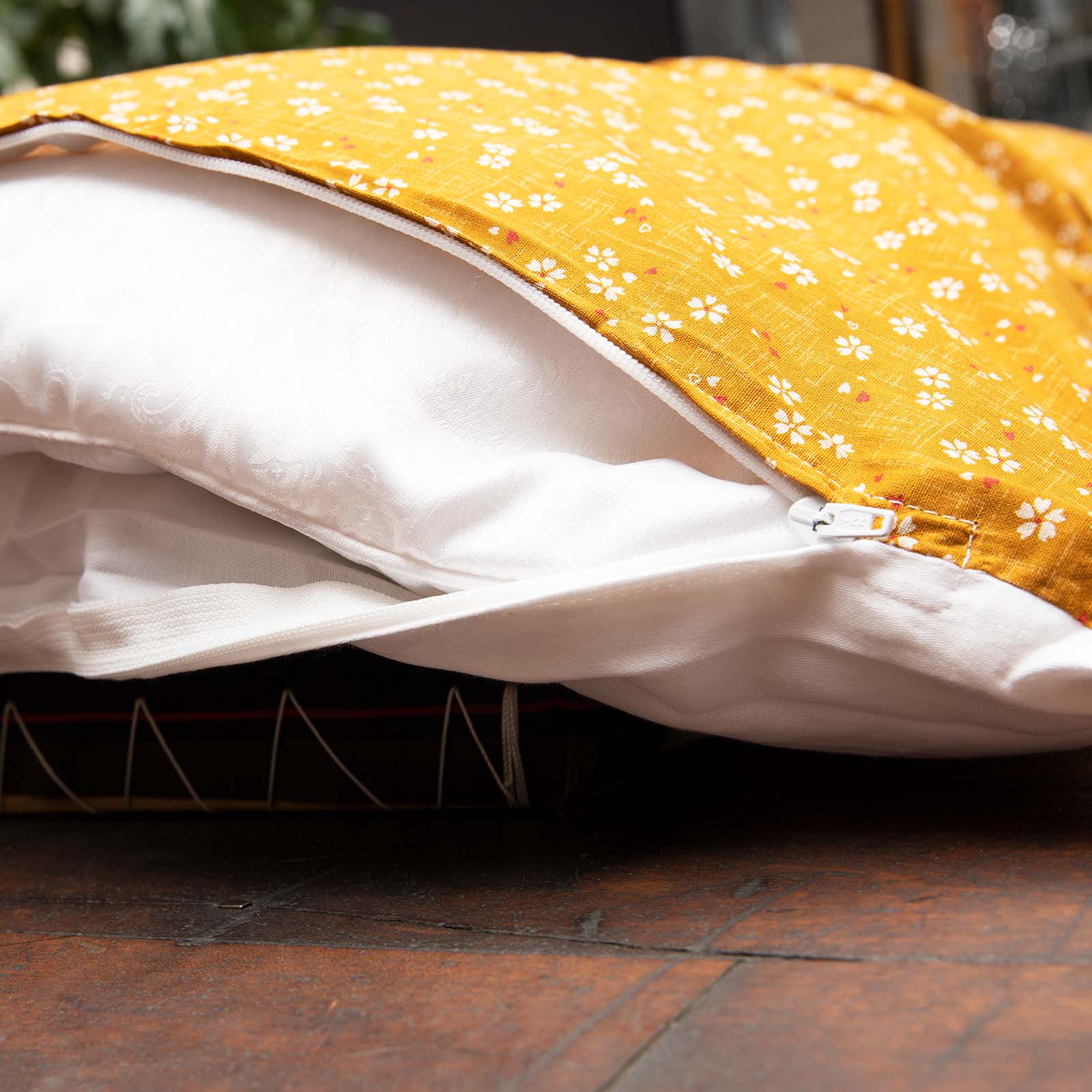 J-Life Sakura Gold Custom Kakefuton with Removable Cover - Image 11