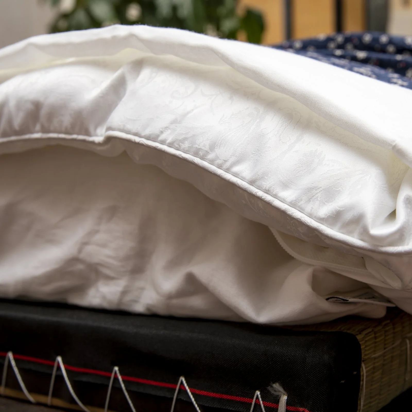 J-Life Sakura Navy Custom Kakefuton with Removable Cover - Image 10